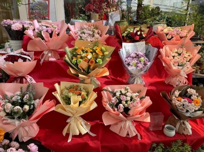 "520"催热"鲜花经济"!撞色花卉受年轻人青睐